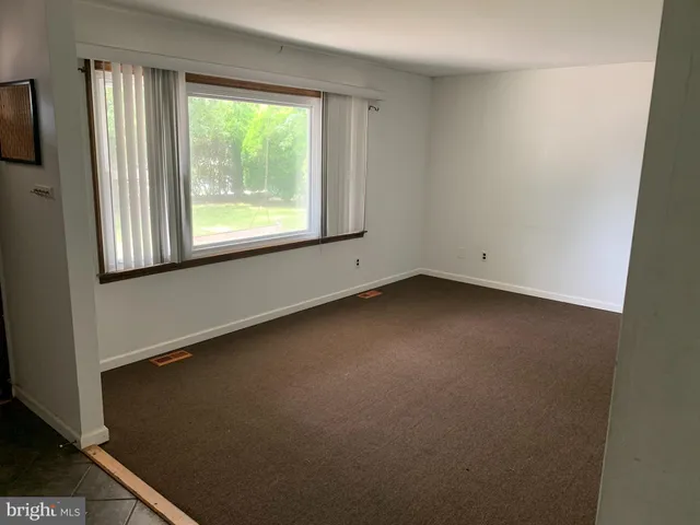 $4,200 | 402 Carpenter Street, Glassboro, NJ 08028