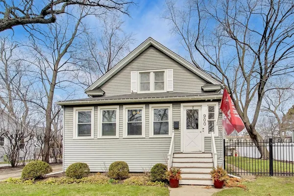 $510,000 | 900 Fair Oaks Avenue, Deerfield, IL 60015