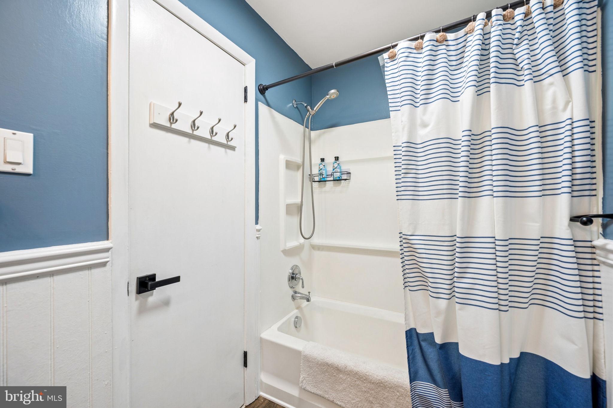 139 Magothy Beach Road Pasadena, MD 21122 - Photo 23 of 42 Hall bathroom