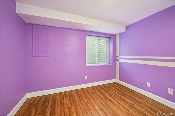 a view of empty room with window