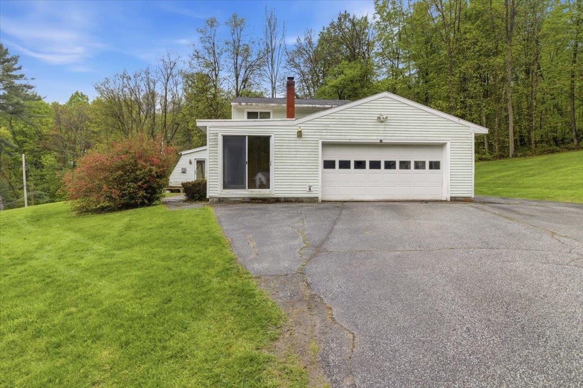 166 Cardinal Lane Bennington, VT 05201 - Photo 5 of 48