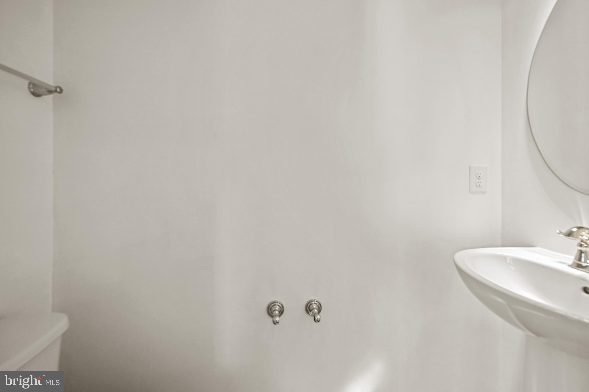 25928 Racing Sun Drive Aldie, VA 20105 - Photo 8 of 32 Main Level Half Bathroom