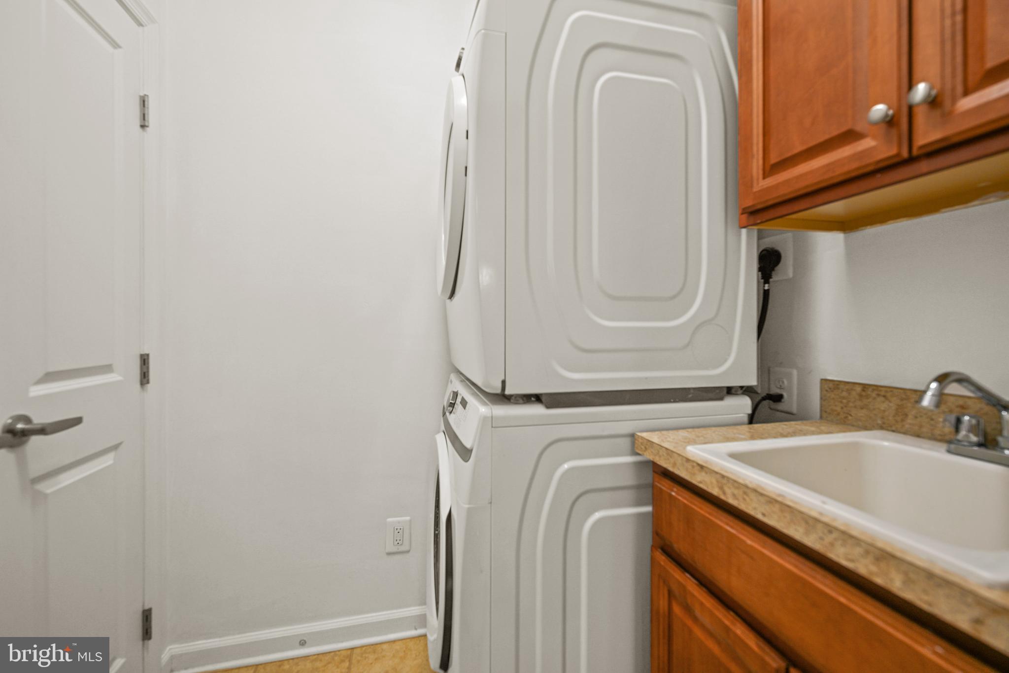 25928 Racing Sun Drive Aldie, VA 20105 - Photo 21 of 32 Bedroom Level Laundry