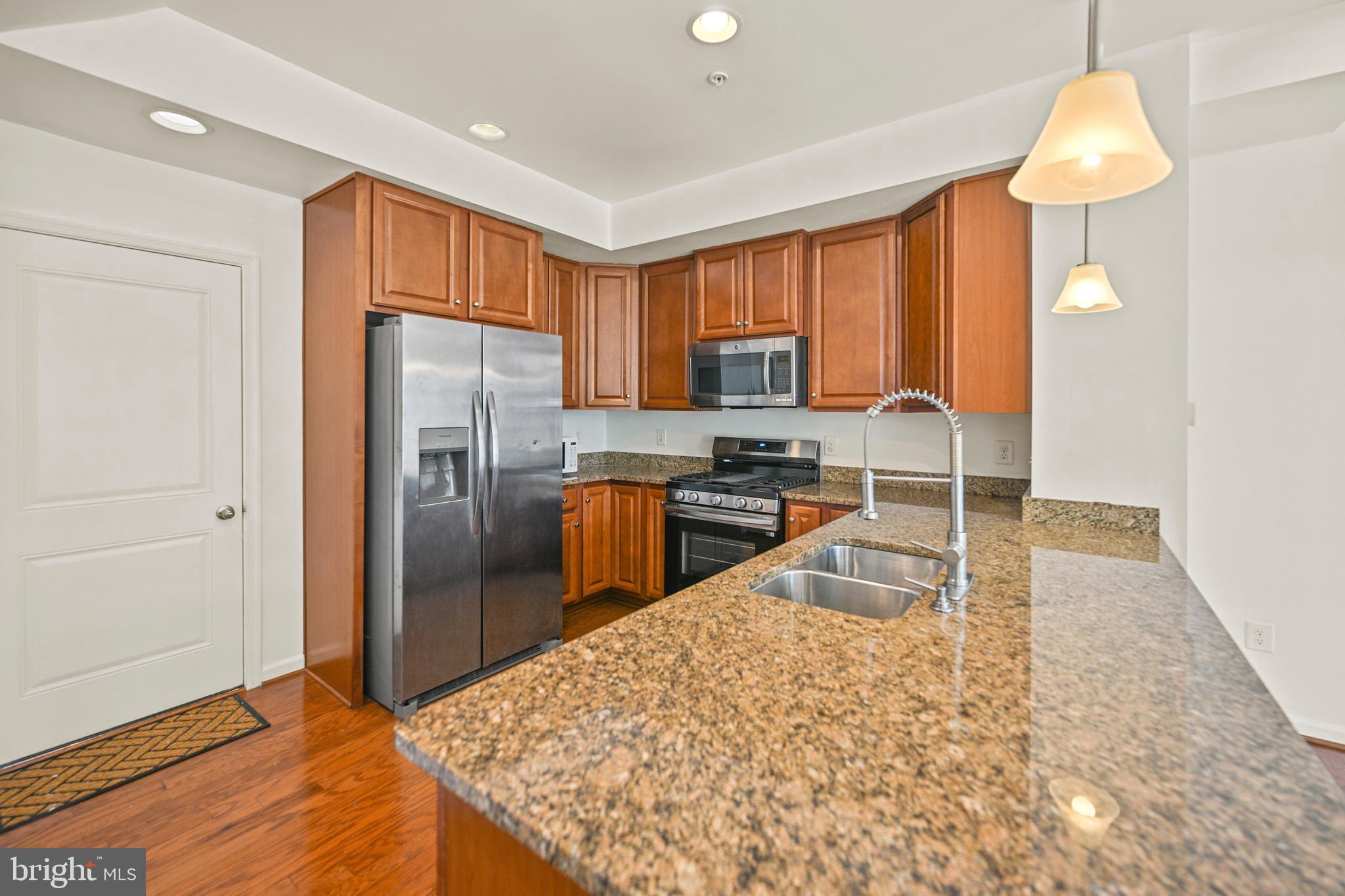 25928 Racing Sun Drive Aldie, VA 20105 - Photo 4 of 32 Beautiful Kitchen