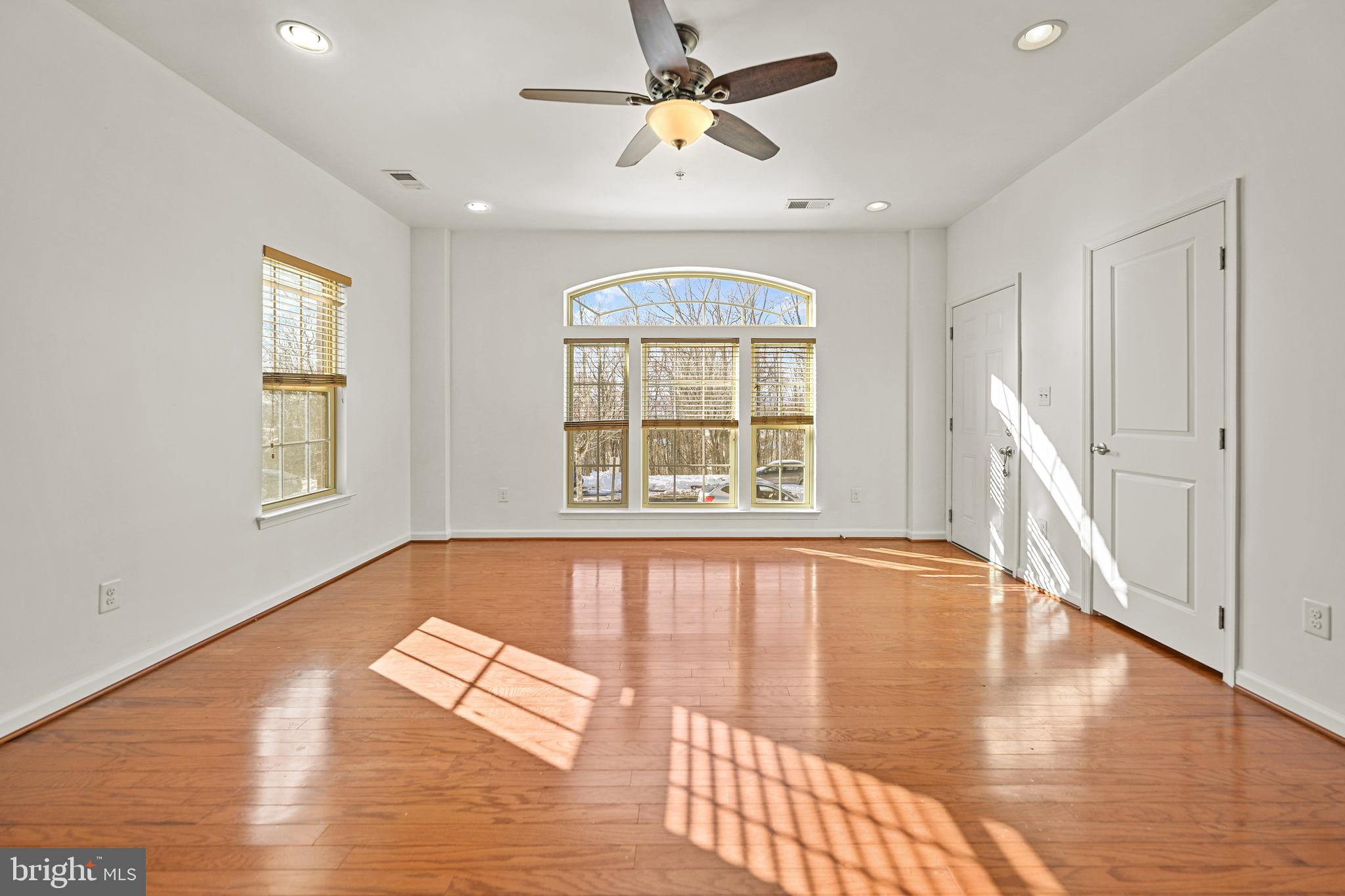 25928 Racing Sun Drive Aldie, VA 20105 - Photo 7 of 32 Light-Filled Living Room