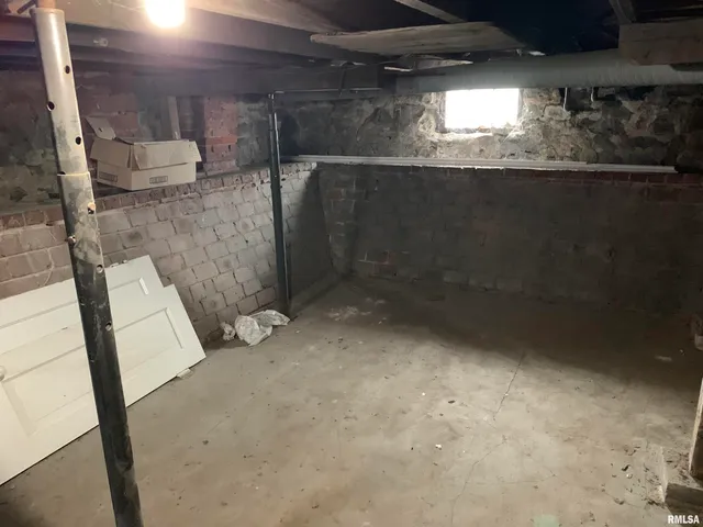 $122,000 | 310 East Detroit Avenue, Monmouth, IL 61462