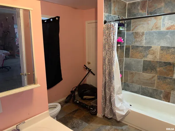 $117,500 | 310 East Detroit Avenue, Monmouth, IL 61462