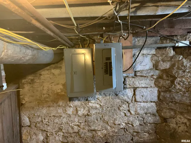 $122,000 | 310 East Detroit Avenue, Monmouth, IL 61462