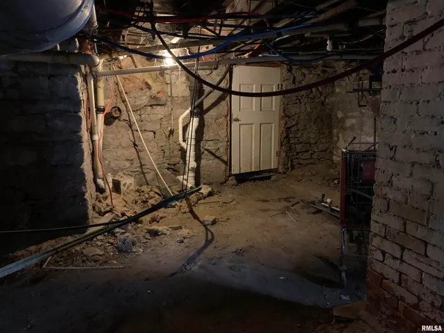 $122,000 | 310 East Detroit Avenue, Monmouth, IL 61462