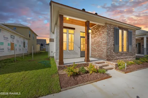 $533,000 | 105 Hedgemoore Court, Youngsville, LA 70592