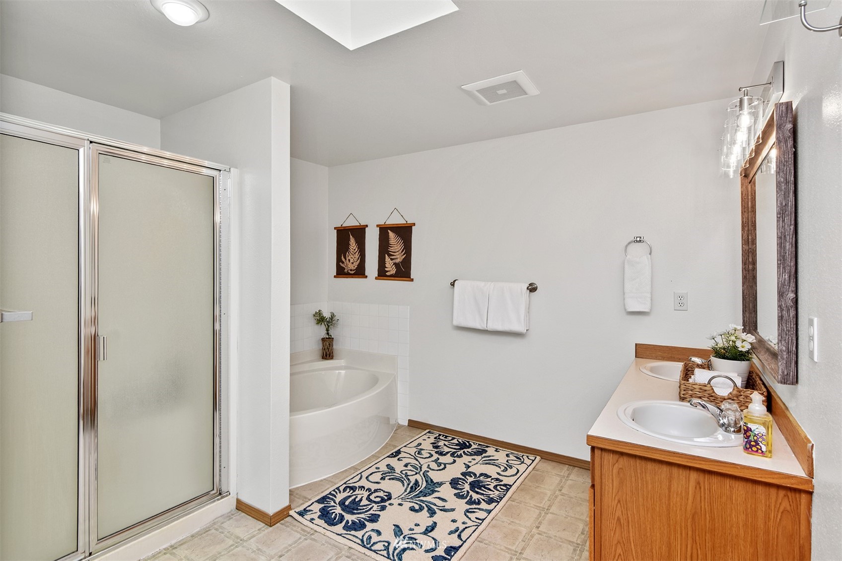 8963 Miller Road Northeast Bainbridge Island, WA 98110 - Photo 30 of 35 a bathroom with a sink toilet and tub