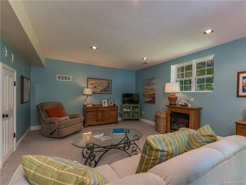 329 Thomas Road Hendersonville, NC 28739 - Photo 24 of 34 Gallery Image 24