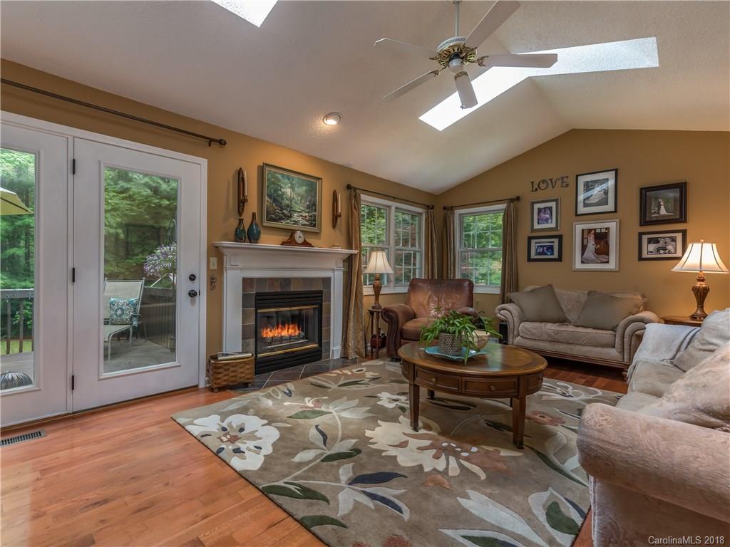 329 Thomas Road Hendersonville, NC 28739 - Photo 7 of 34 Gallery Image 7