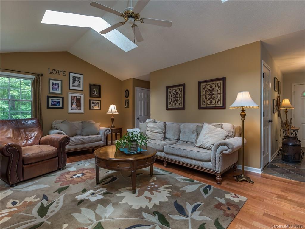 329 Thomas Road Hendersonville, NC 28739 - Photo 8 of 34 Gallery Image 8