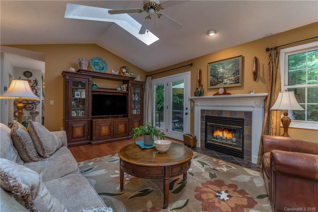 329 Thomas Road Hendersonville, NC 28739 - Photo 9 of 34 Gallery Image 9