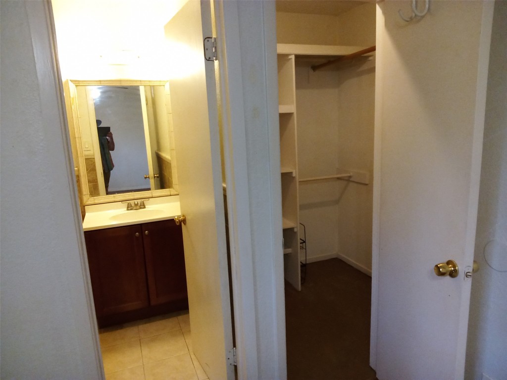 907 B Sirocco Drive Austin, TX 78745 - Photo 15 of 20 a view of walk in closet