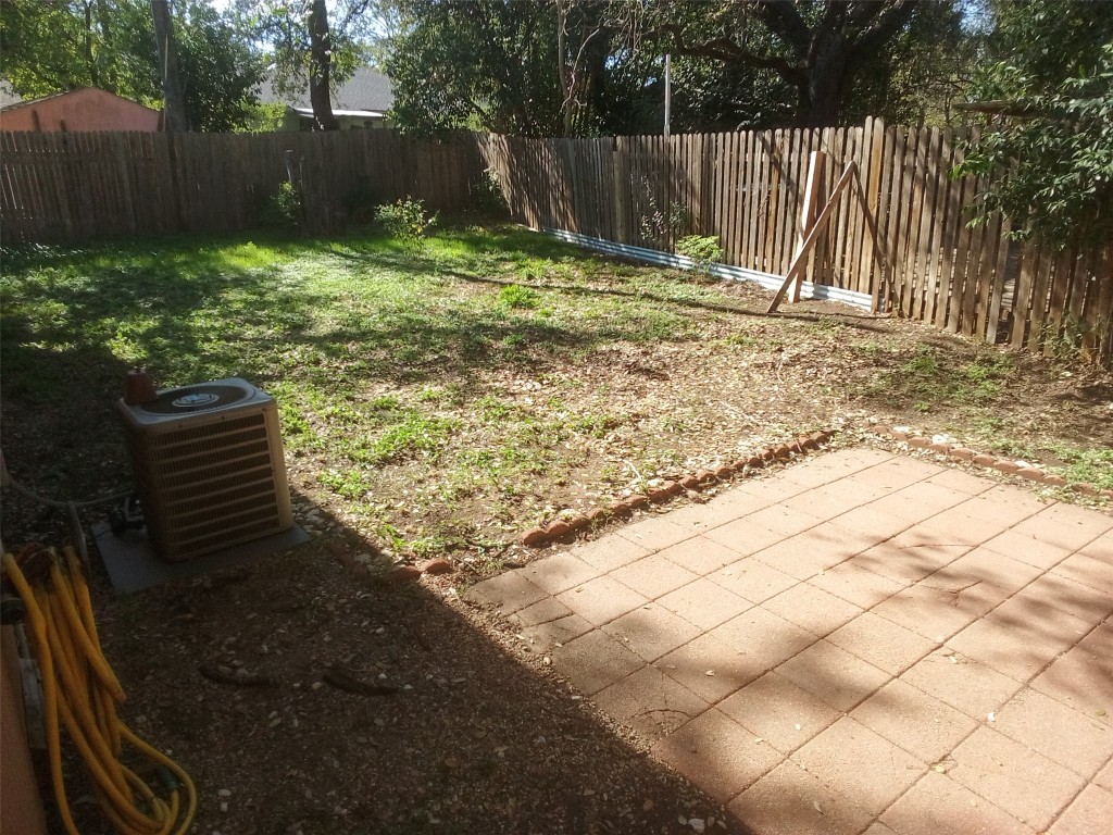 907 B Sirocco Drive Austin, TX 78745 - Photo 4 of 20 a view of a backyard
