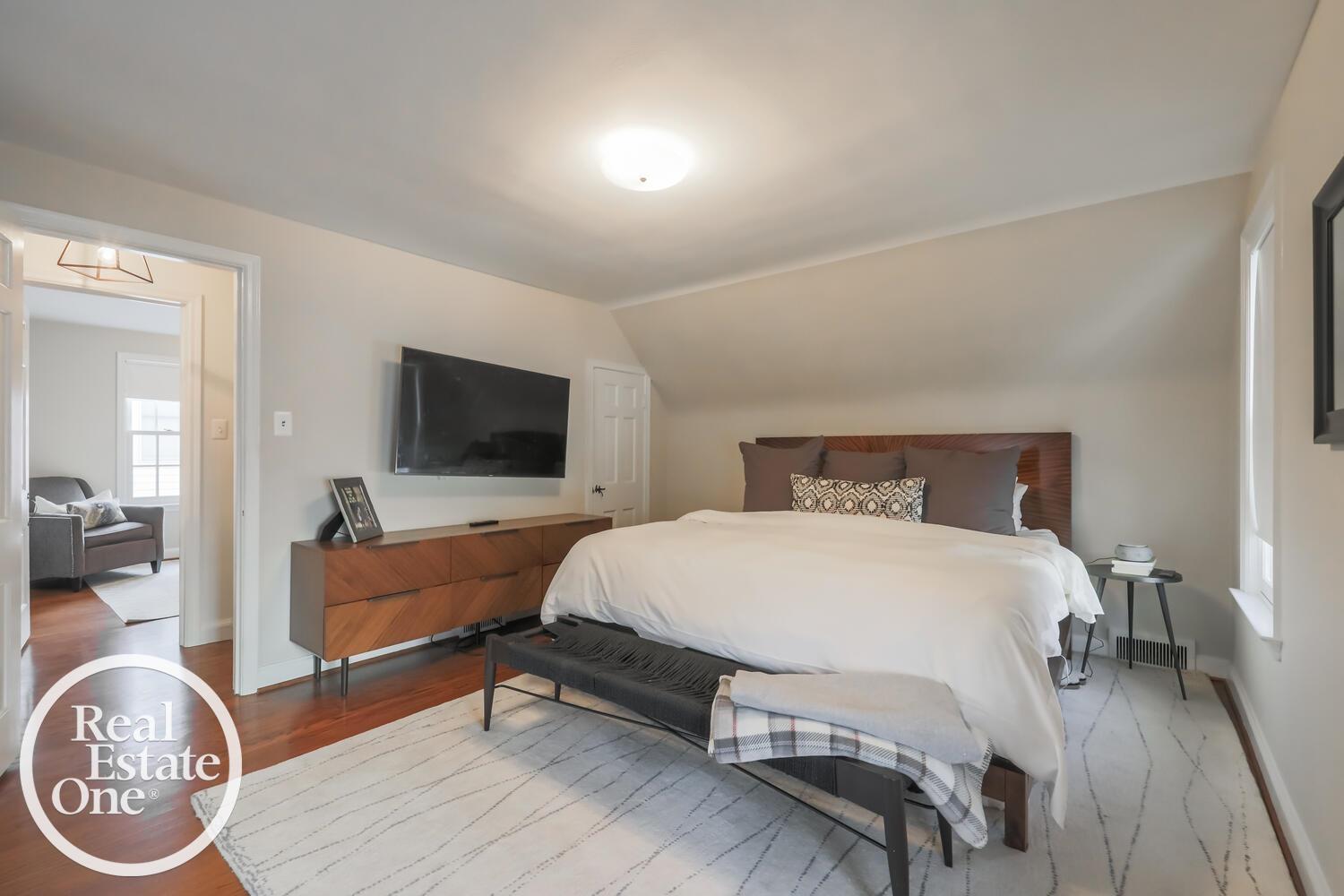 100 Mapleton Road Grosse Pointe, MI 48236 - Photo 14 of 25 50133263-a9a68ef9-402c-4f19-bf3c-61336dd251e1.JPG