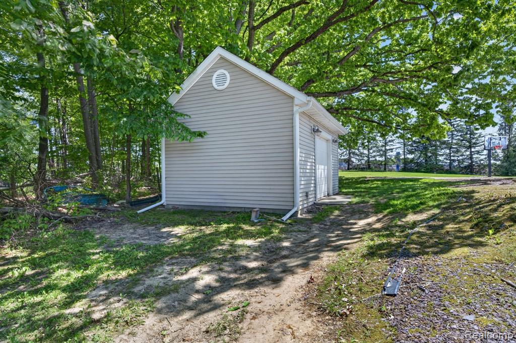 9055 Hegel Road Grand Blanc, MI 48439 - Photo 16 of 62