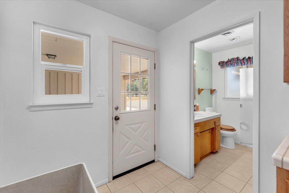 9871 Deschutes Road Palo Cedro, CA 96073 - Photo 37 of 80 26-Laundry Area