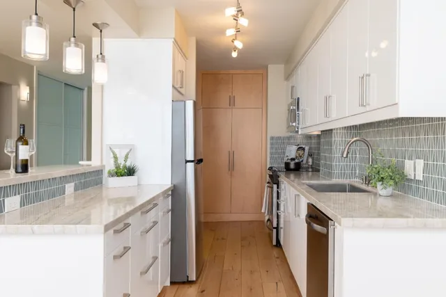 $648,000 | 1555 Lakeside Drive, Unit 184, Oakland, CA 94612