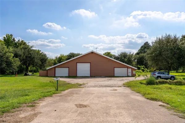 $11,000 | 3245 West Highway 6, Alvin, TX 77511