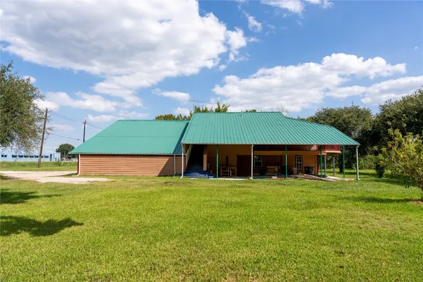 $11,000 | 3245 West Highway 6, Alvin, TX 77511