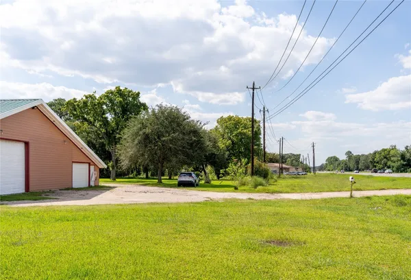 $11,000 | 3245 West Highway 6, Alvin, TX 77511
