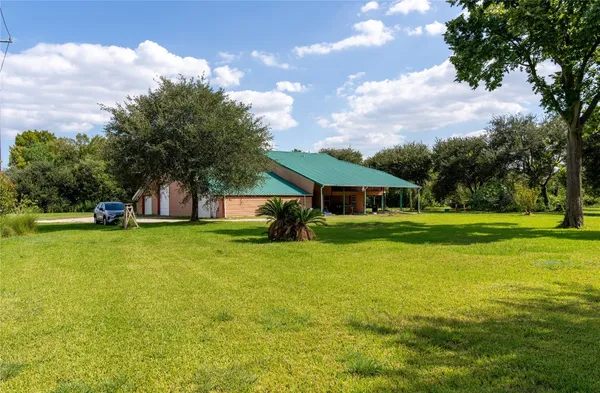 $11,000 | 3245 West Highway 6, Alvin, TX 77511