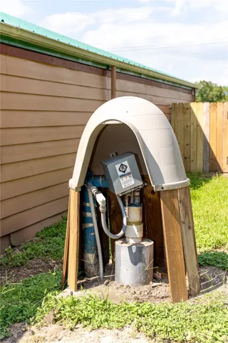 $12,000 | 3245 West Highway 6, Alvin, TX 77511