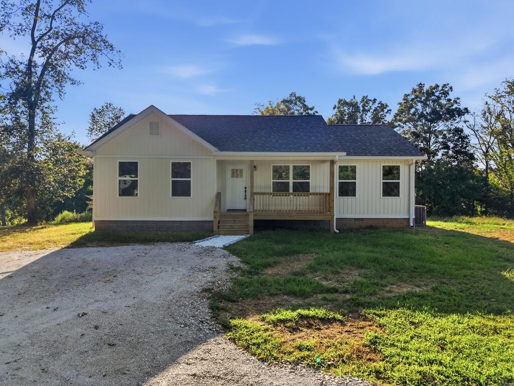 13580 Old Kentucky Road Walling, TN 38587 - Photo 1 of 28 Gallery Image 1