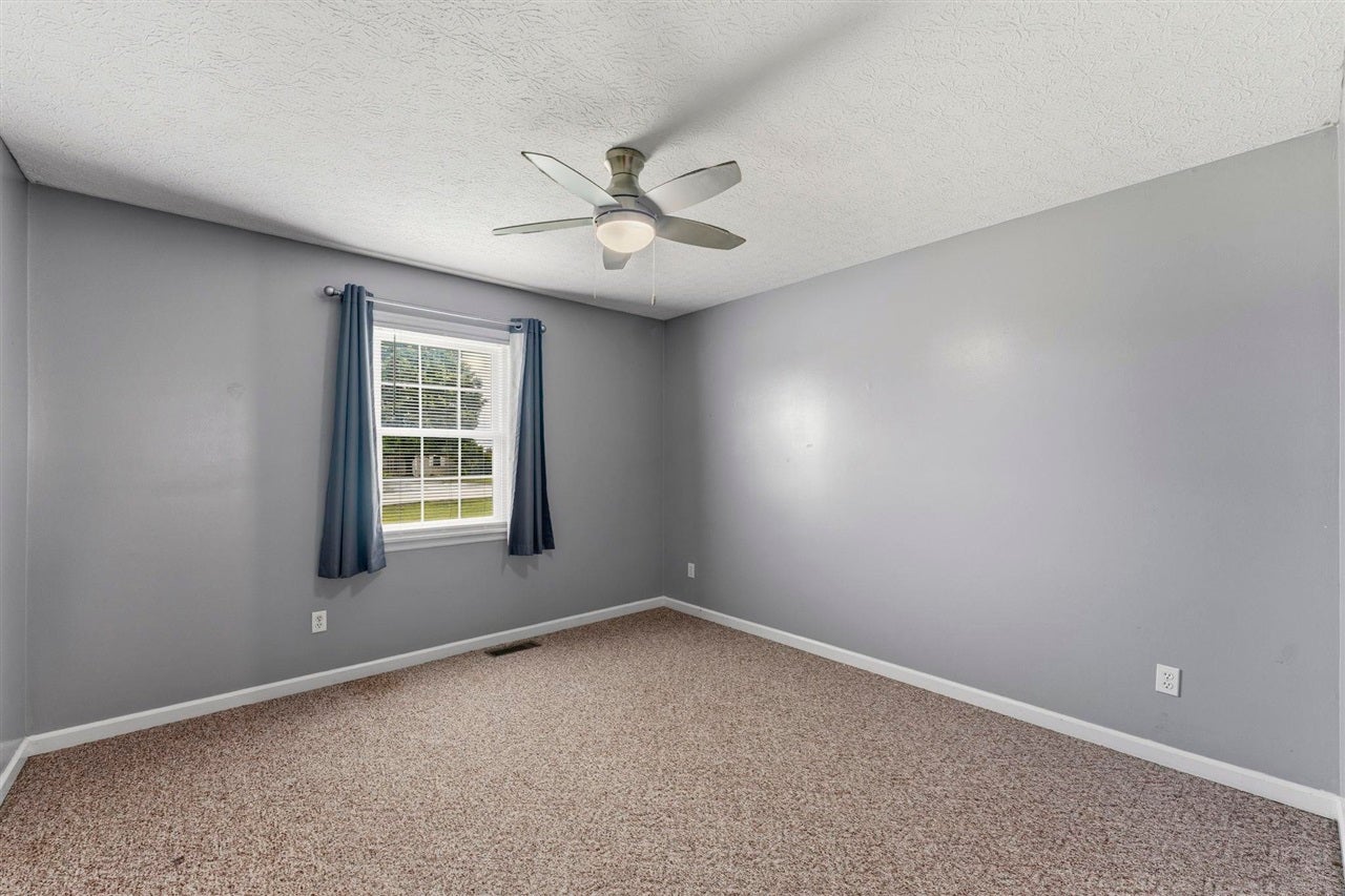 937 Dripping Springs Road Glasgow, KY 42141 - Photo 17 of 36 Gallery Image 17