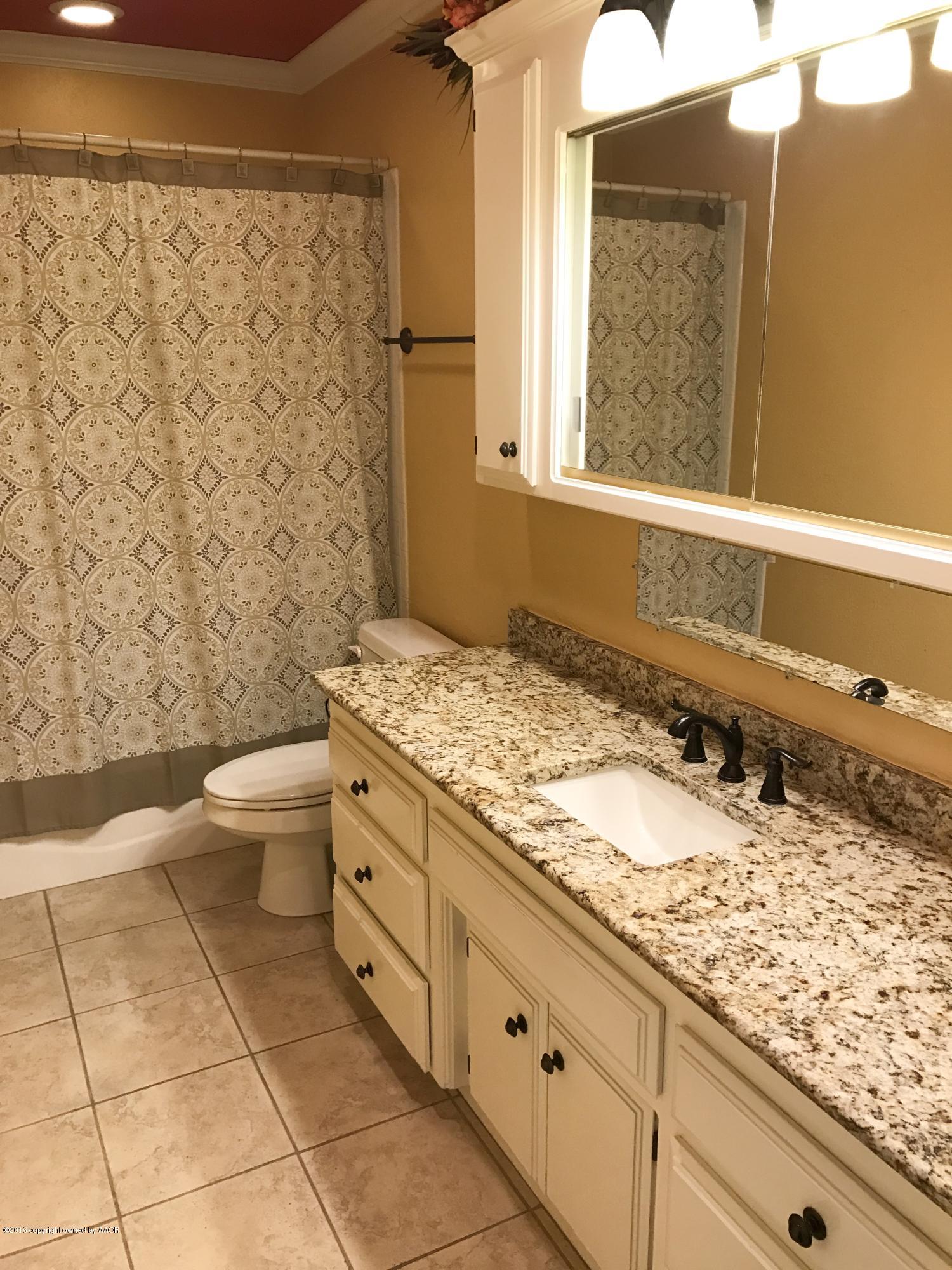 8122 Sheldon Road Amarillo, TX 79119 - Photo 25 of 30 Guest Bath
