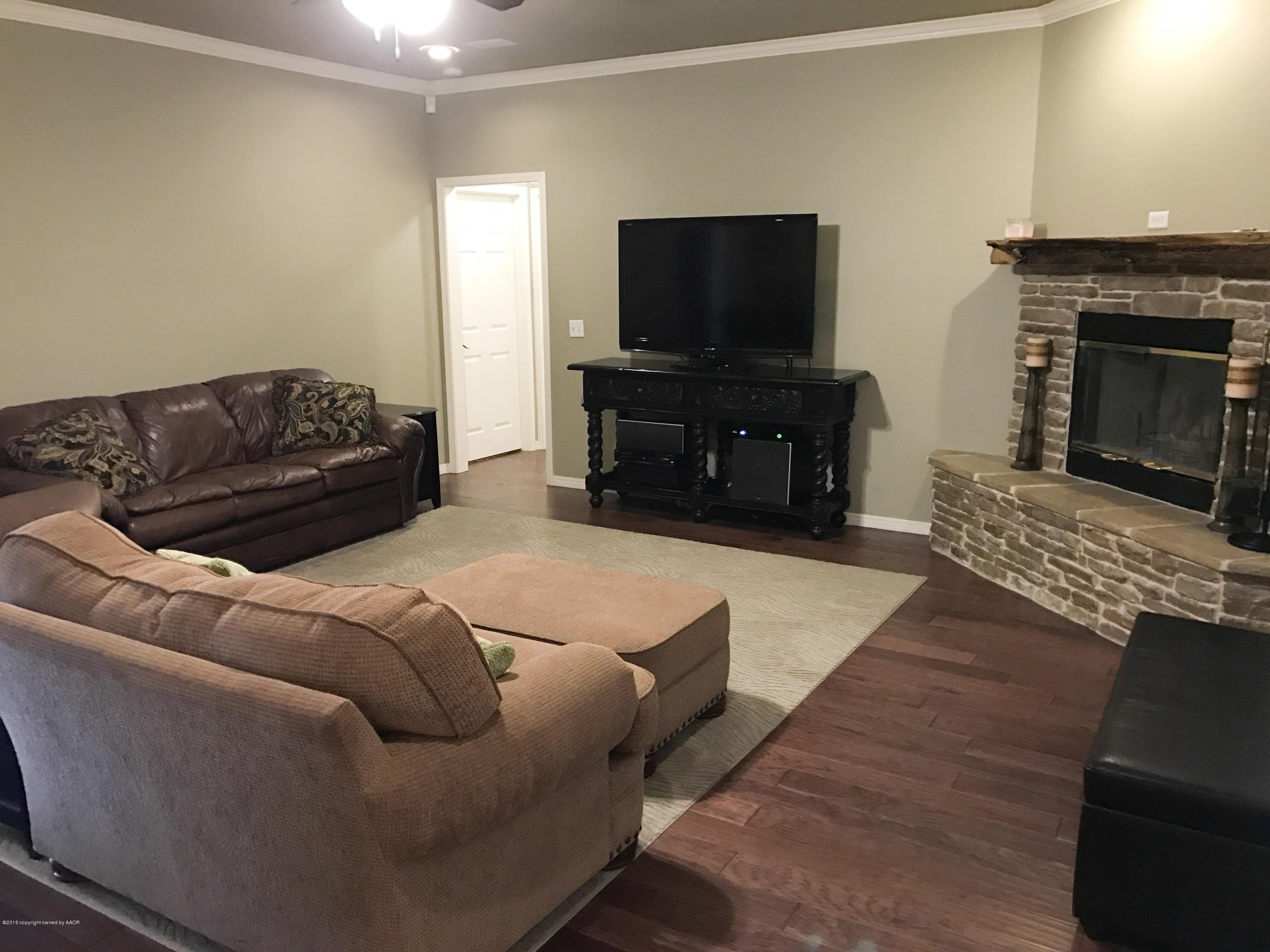 8122 Sheldon Road Amarillo, TX 79119 - Photo 5 of 30 Living Room