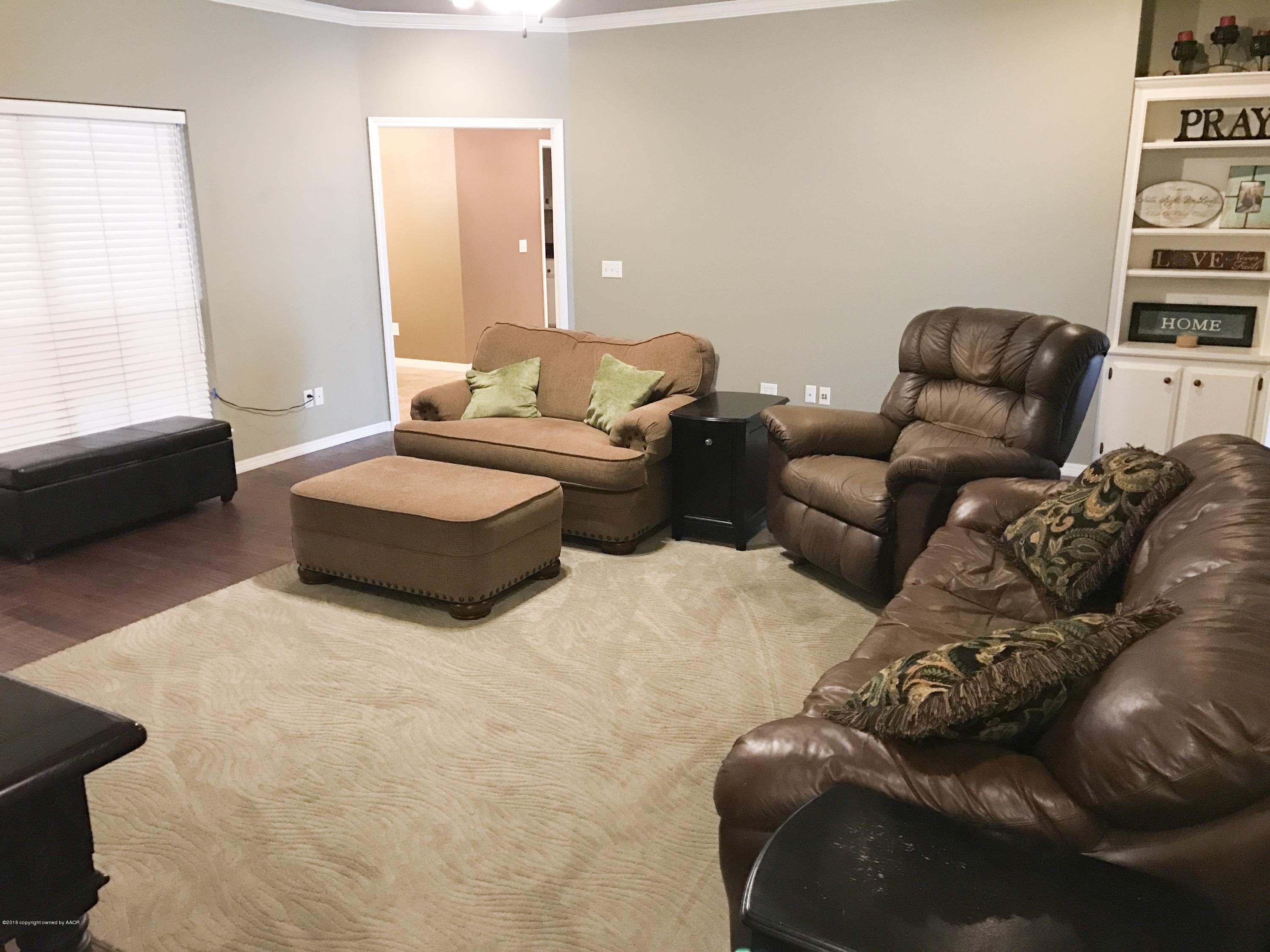 8122 Sheldon Road Amarillo, TX 79119 - Photo 6 of 30 Living Room