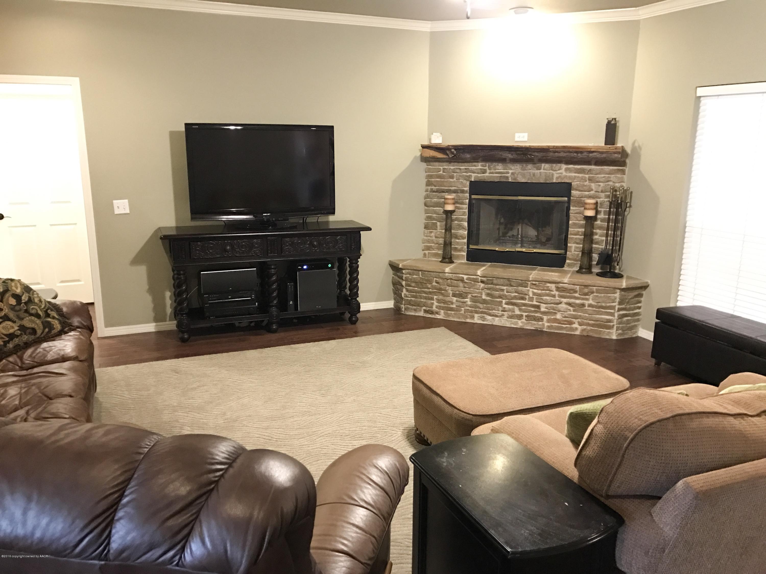 8122 Sheldon Road Amarillo, TX 79119 - Photo 7 of 30 Living Room