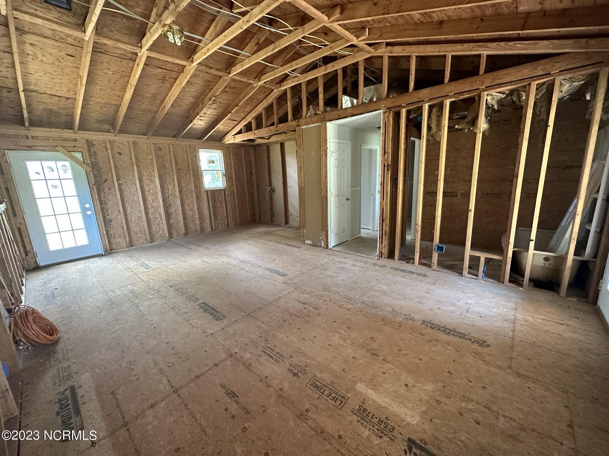 113 High Road Shiloh, NC 27974 - Photo 4 of 15 Living Room/ Kitchen