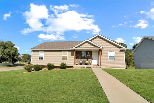 $344,900 | 1221 Cherry Street, Warrensburg, MO 64093