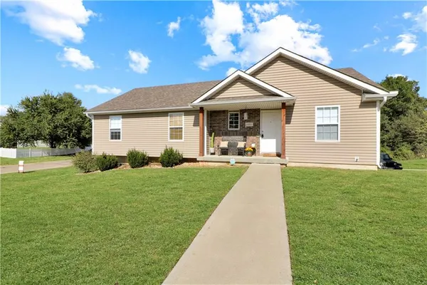 $344,900 | 1221 Cherry Street, Warrensburg, MO 64093