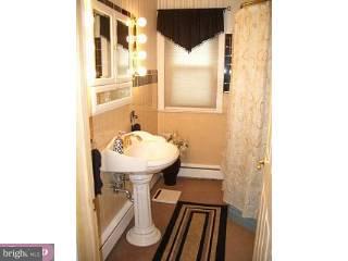 614 East Street Road Warminster, PA 18974 - Photo 3 of 6 Gallery Image 3