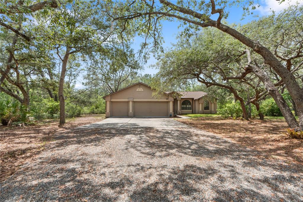 7121 Bastian Court Weeki Wachee, FL 34613 - Photo 3 of 45