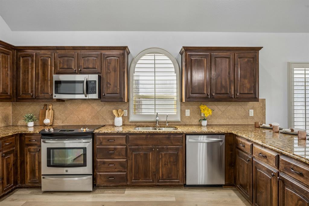 10445 Merced Lake Road Fort Worth, TX 76177 - Photo 3 of 27