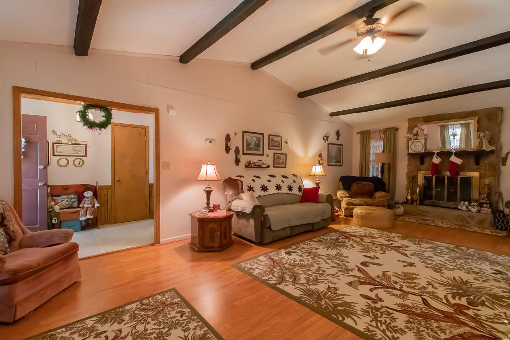 156 Lakeview Trail Rockingham, NC 28379 - Photo 6 of 28 Living Room