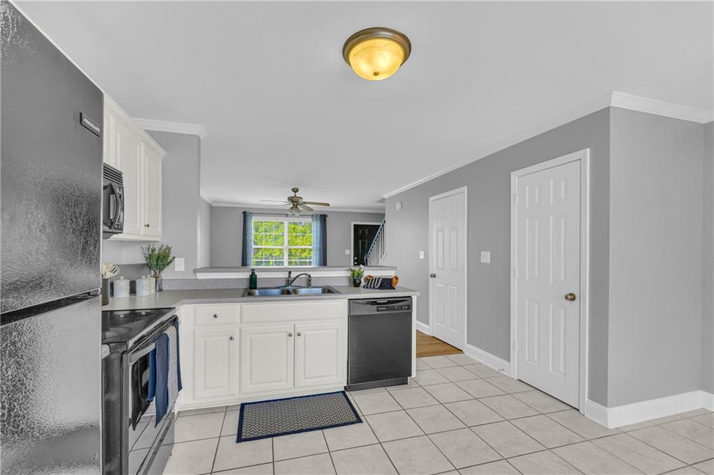 105 Whitehead Road, Unit 17 Athens, GA 30606 - Photo 17 of 38 a kitchen with stainless steel appliances granite countertop a sink stove and cabinets