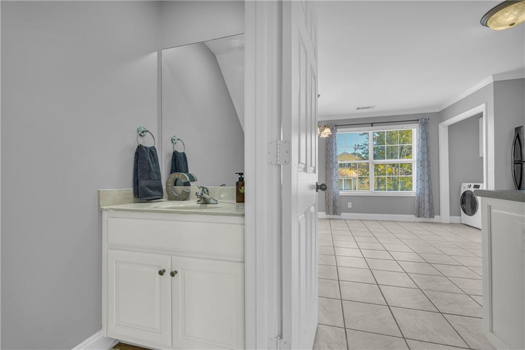 105 Whitehead Road, Unit 17 Athens, GA 30606 - Photo 21 of 38 a bathroom with a sink and a window