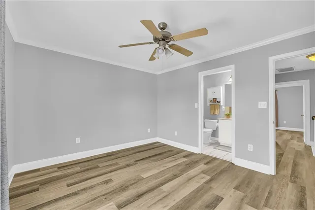 a view of a livingroom with a ceiling fan & entryway