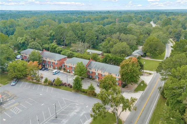 a sign that is on the side of the road