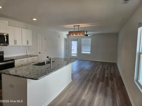 $1,975 | 91 Cobbler Way, Unit 40, Hampstead, NC 28443