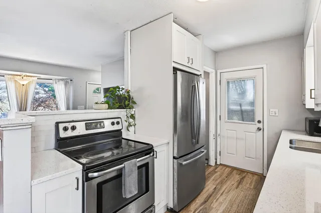 $279,999 | 3115 Kyle Avenue North, Golden Valley, MN 55422