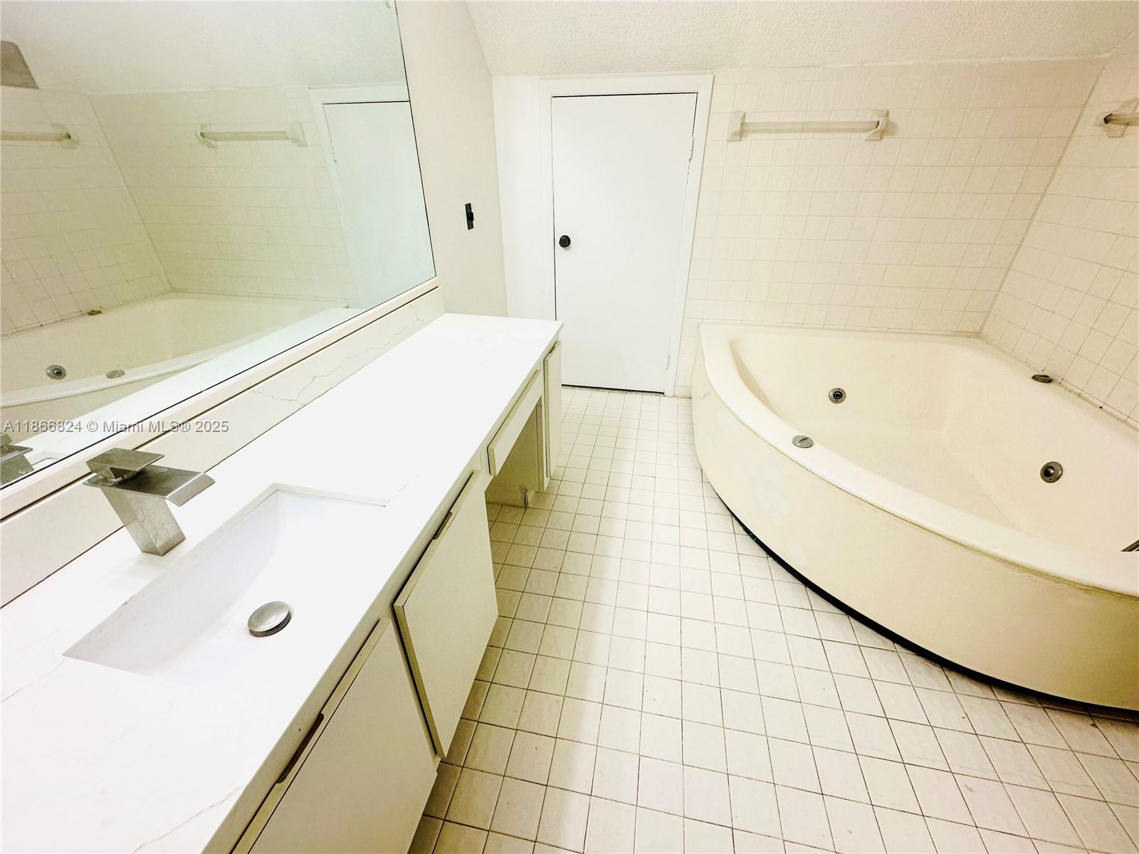 33 Deer Creek Road, Unit D103 Deerfield Beach, FL 33442 - Photo 15 of 28